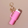Llavero mini vaso rosa con cierre de metal dorado y pequeño colgante de mariposa rosa - Mariposa Rosa
