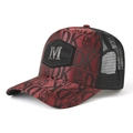 Gorra trucker unisex roja y negra con diseño DK y emblema metálico de la letra M - L (58-60cm) / Burdeos