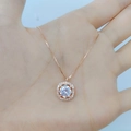 Collana con pendente Halo in oro rosa con zircone tondo e catena veneziana sottile - Oro rosa