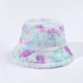 Dettaglio del cappello pescatore peluche tie-dye con morbida trama in finta pelliccia - M(56-58cm) / Viola Blu Bianco Tie-dye (Stile 3)