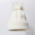 Gorro de punto blanco grueso con pompón de pelo sintético y textura acanalada de invierno - Talla única / Blanco
