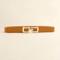 Dettaglio della cintura elastica marrone con doppia fibbia quadrata in oro lucido - Cammello / 60CM
