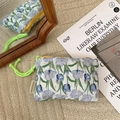 Stoffbeutel mit lila Tulpenmuster und leuchtend neongrünem Seilgriff für Kosmetik - Blaue Lila Blasen-Tulpe