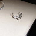 Detail shot of a silver criss-cross ring featuring sparkling zircon and starburst charm - Cross Starburst Full Zirconia Style (25# Silver)