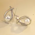 Detailed close-up of pearl flower stud earrings with dimension and weight markings - 18K Gold / Silver Cross Pearl Stud Earrings