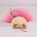 Abanico japonés de 38cm en bambú con estampado de flores de cerezo rosa y una borla - Varillas Blancas Patrón 1