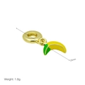 Detail eines gelben Bananenanhängers mit 25 mm Länge und 1,8 g Gewicht, vergoldet - Mond