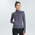 Giacca sportiva slim grigio-viola scuro con cerniera e fori per i pollici - S / Grigio