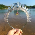 Detailaufnahme einer Kristallkrone mit Seesternen und einem farbenfrohen Tropfenanhänger - Sonne+Seestern Muschel+AB-Farbiger Anhänger