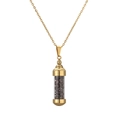 Détail du collier pendentif bouteille de parfum doré avec des pierres de cristal rouges - Or Grenat