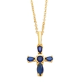 Collana a croce dorata con pietre preziose blu su uno sfondo bianco puro - Blu