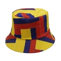 Détail des coutures et de l'imprimé géométrique sur le bord du chapeau bob d'été - M (56-58cm) / Géométrique Rouge Jaune Bleu (N)