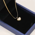 Collana regolabile in oro 18 carati con pendente a cuore in madreperla su un supporto - Collana Cuore in Madreperla (827)