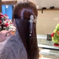 Pince à cheveux papillon argentée avec strass et pompons de perles pour queue de cheval - Cerise avec Strass