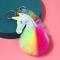 Detalle de llavero de unicornio arcoíris con cuero brillante, tul y pompón de piel sintética - 8cm Encaje / Multicolor