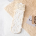 Beigefarbene florale Spitzen-Socken aus transparentem Mesh-Gewebe für Damen mit Blumen - Beige