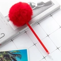 Penna a sfera rosso vivace con pompon di peluche e fusto abbinato per cartoleria chic - Rosso