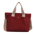 Borsa tote rossa con tracolla a motivi etnici e spaziosa tasca anteriore con bottone - Rosso