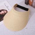 Detailansicht der beigen Strohtextur und des verstellbaren Riemens für Sonnenhüte - Beige