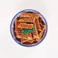 Modelo de comida artificial de tripa de nido de abeja en un cuenco de porcelana azul y blanca - Tripas de Vaca