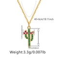 Vista dettagliata della collana con ciondolo a cactus dorato, strass e dimensioni - Collana Cactus Pavé Multicolore (KN0317)