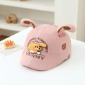 Detail van de roze babykatoenen pet met puppy-patch en decoratieve 3D-oren erop - 50cm (1-3 jaar) / Roze