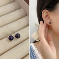 S925 silver stud earrings with black freshwater pearls, product and model view - 7-8mm / Black