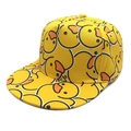 Casquette snapback jaune avec imprimé canards de dessin animé, vue de profil à 45 degrés - M (56-58cm) / Canard Jaune