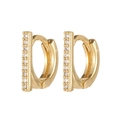 Detalle de pendientes de cobre bañados en oro con diseño de barra de circón blanco - Huggie de Pavé de Barra Vertical Dorada