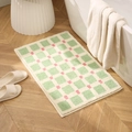 Tappeto da bagno felpato a scacchi verdi e crema su un pavimento in legno - 40x60cm / Verde