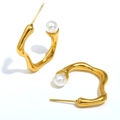 Orecchini a C dorati con eleganti dettagli di perle bianche e stile moderno - Oro