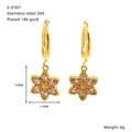 Dettaglio orecchini a fiore placcati oro 18k con cristalli rosa e misure del prodotto - Rosa (SE507G-2)