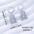 Vue détaillée des boucles d'oreilles ours en argent serties de zircons avec dimensions - Argent Zircon Blanc + Petit Coeur