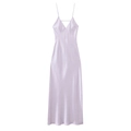 Lila Maxikleid aus Ramie-Satin-Mischung mit V-Ausschnitt und schmalen Trägern - XS / Hellviolett