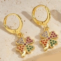 Exquisite goldene Kleeblatt-Ohrringe mit violetten, roten, grünen und orangefarbenen Zirkonen - Buntes Kleeblatt