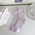 Hellviolette Baumwollsocken mit Westie-Hundestickerei und einer süßen lila Schleife - Einheitsgröße / Lila