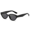 Occhiali da sole cat-eye neri classici con aste larghe e lenti grigie per protezione solare - Montatura Nera Lenti Grigio Nero