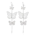 Détail de boucles d'oreilles pendantes en argent avec papillons et design élégant - Papillon à Pampilles