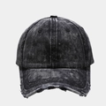Detalle de la visera desgastada en la gorra de béisbol de mezclilla gris oscuro con flecos - Ajustable / Negro