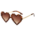 Modische herzförmige Sonnenbrille mit Muschelrand, Schildpatt-Rahmen und goldenen Metallbügeln - Leopard-Rahmen Braune Verlaufsgläser