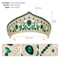 Makrodetail mit smaragdgrünen Strasssteinen und Maßen dieser goldenen Brautkrone - Grün (TS-J3212GGREEN)