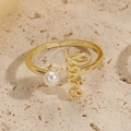 Anello regolabile placcato oro 14K con scritta Love ed elegante perla bianca tonda - Stile con Lettera LOVE