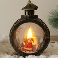Macro-detail van een vintage bronzen LED-kerstlantaarn met kerstman-illustratie - Klein / Kerstman Brons