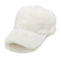 Close-up van de witte baseballpet van imitatiebont met een zachte pluche textuur - M (56-58cm) / Broken Wit