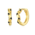 Dettaglio macro di orecchini huggie dorati con zirconi grigio scuro e sfaccettature geometriche - Oro (Zirconia nera)