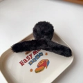 Large black plush shark hair claw clip made of soft faux fur for autumn and winter styles - L / Black