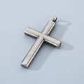 Colgante de cruz vintage en acero plateado con acabado envejecido y superficie texturizada - Colgante de Cruz (Sin Cadena) / Plata Antigua