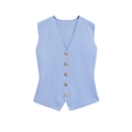Détail du gilet en maille bleu clair avec col en V et cinq boutons argentés - S / Hauts / Bleu