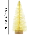 Gelber Mini-Weihnachtsbaum mit Holzsockel und 10cm Höhenmaß auf weißem Grund - Kiefernnadel-Weihnachtsbaum / 10cm Gelb