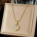 Collier plaqué or avec pendentif lune et soleil émaillé dans un coffret cadeau - Collier Chaîne Serpent Rond Strass Soleil Lune Étoile (N4124)